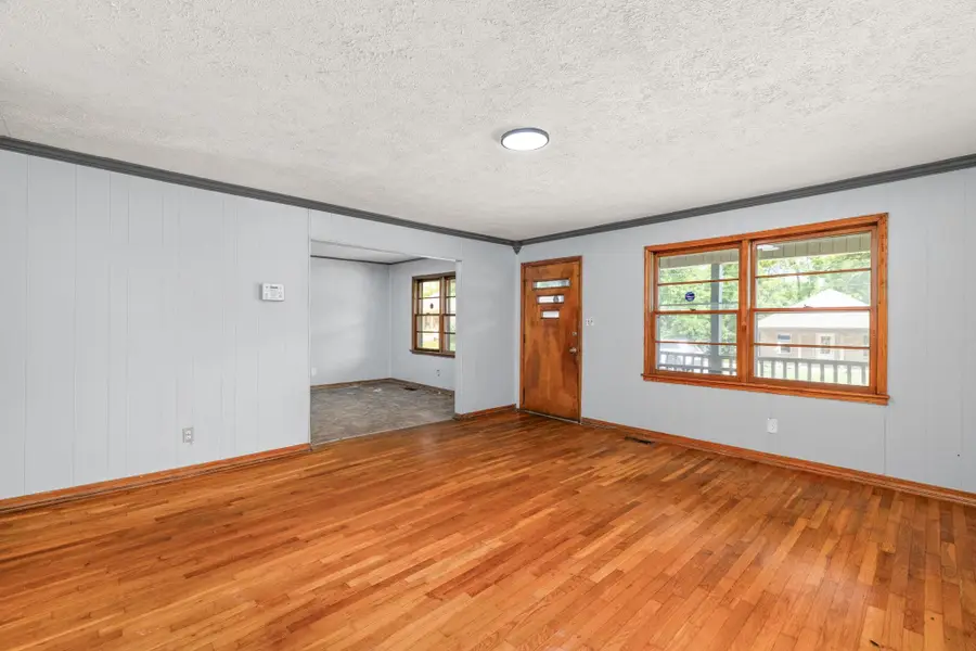 523 Tennessee St, Florence, AL 35630 - #3