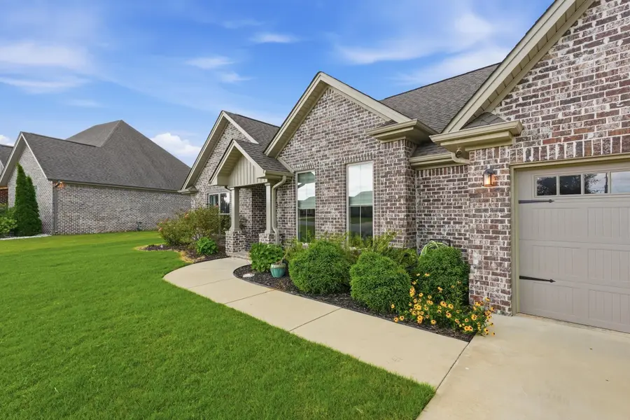 135 Mccallen Rd, Muscle Shoals, AL 35661 - #2