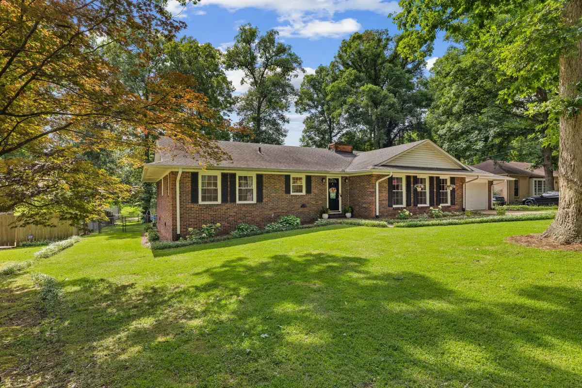 213 Shirley Dr, Florence, AL 35633 - #1