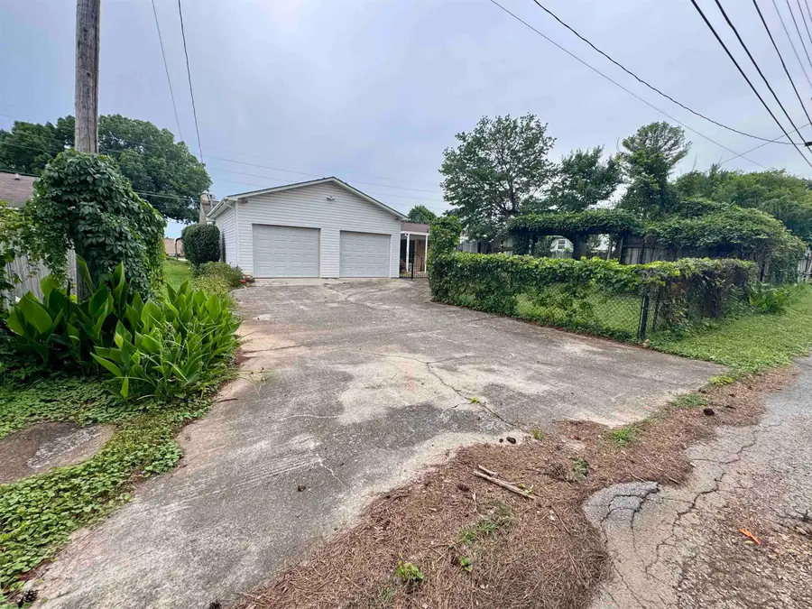1208 Rickwood Rd, Florence, AL 35630 - #2