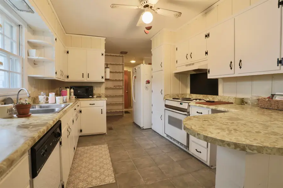1208 Rickwood Rd, Florence, AL 35630 - #3