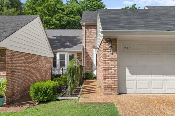 249 Woodcastle Dr, Florence, AL 35630