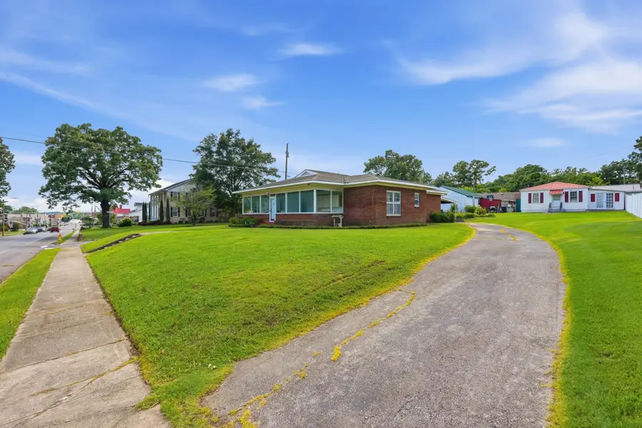 701 N Jackson Ave, Russellville, AL 35653 - #2