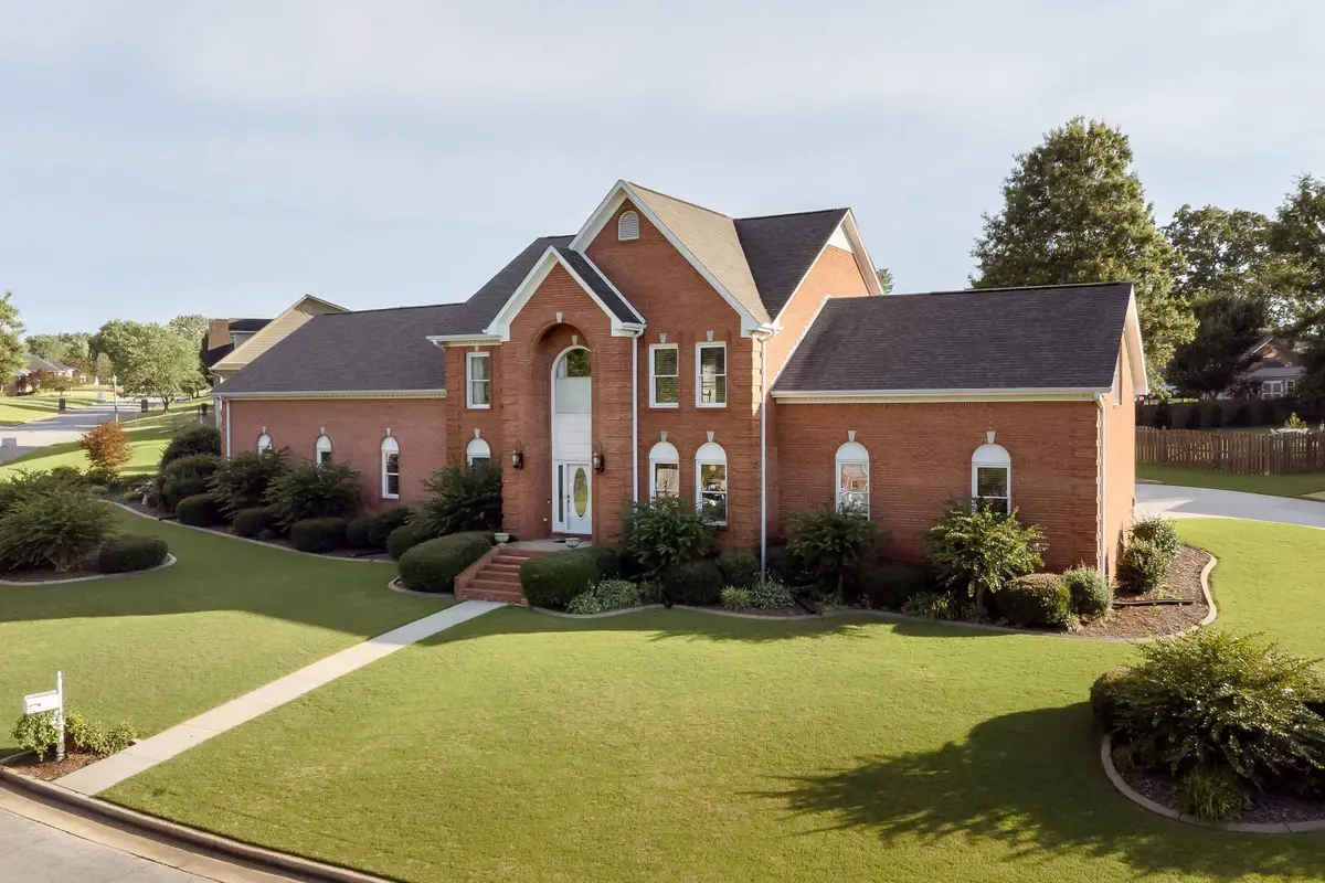 111 Stoney Creek Dr, Florence, AL 35633 - #1