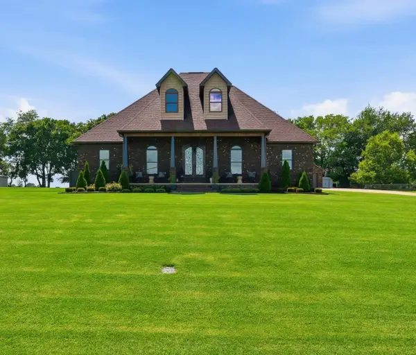 270 Cloverleaf Cir, Killen, AL 35645