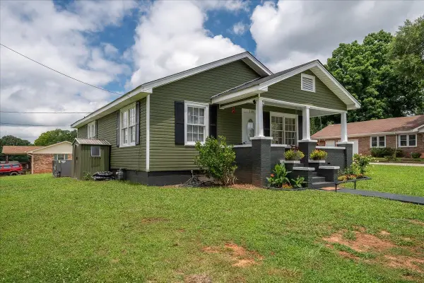 1100 Bernice St, Tuscumbia, AL 35674