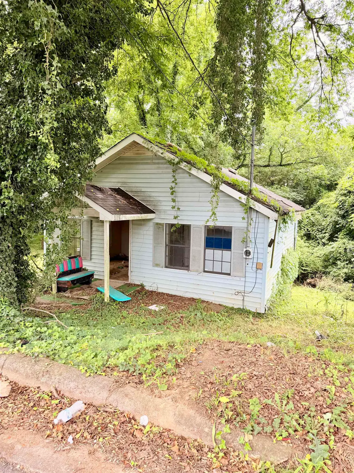 325 N Cherokee St, Florence, AL 35630 - #1