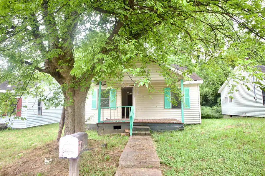 325 N Cherokee St, Florence, AL 35630 - #3