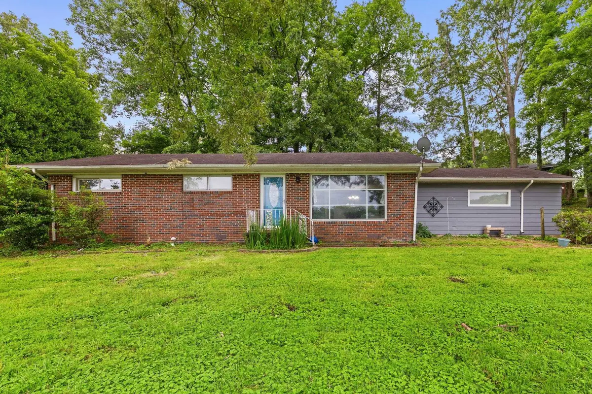 208 Fairground Rd, Florence, AL 35630 - #1