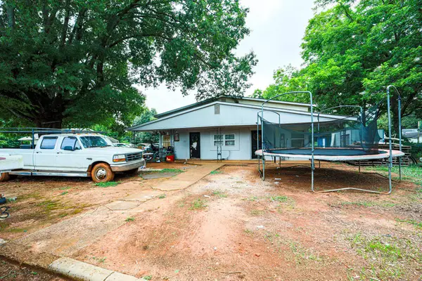 401/403 O'neal St, Florence, AL 35630