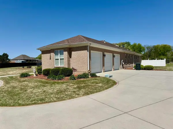 208 Maclin Cir, Tuscumbia, AL 35674