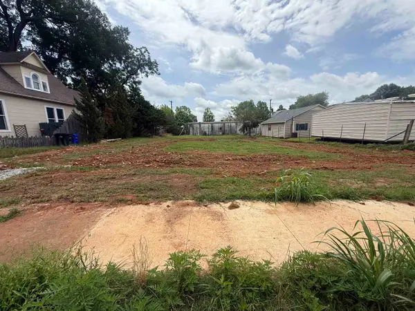 512 E Tombigbee St, Florence, AL 35630