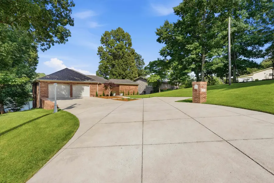 331 Carson Rd, Muscle Shoals, AL 35661 - #2