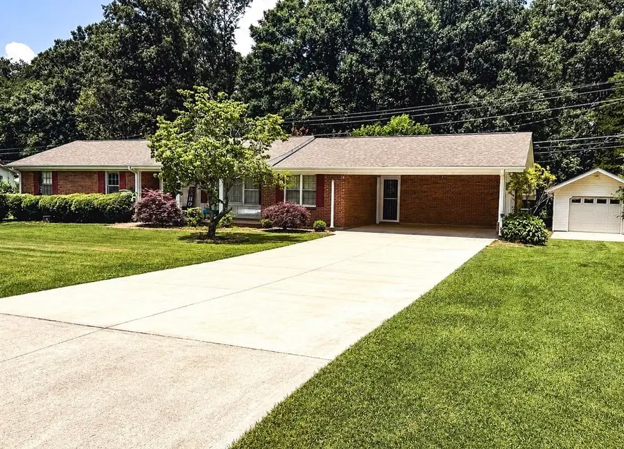 302 Maple St, Tuscumbia, AL 35674 - #3