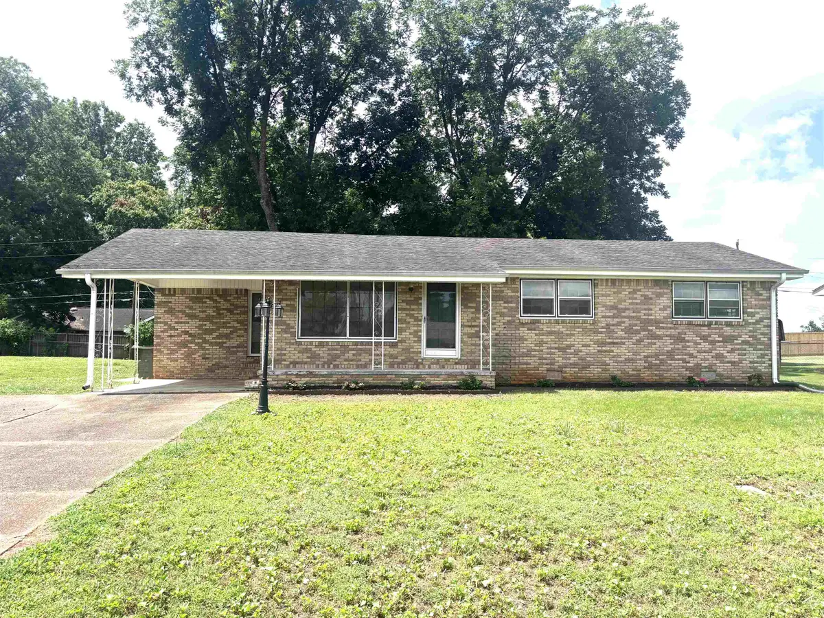 706 Brighton Ave, Muscle Shoals, AL 35661 - #1
