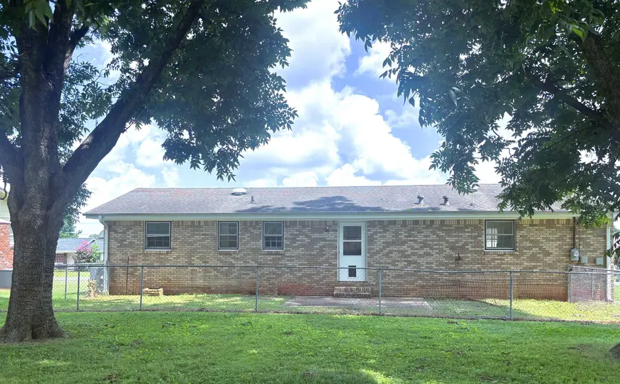 706 Brighton Ave, Muscle Shoals, AL 35661 - #2
