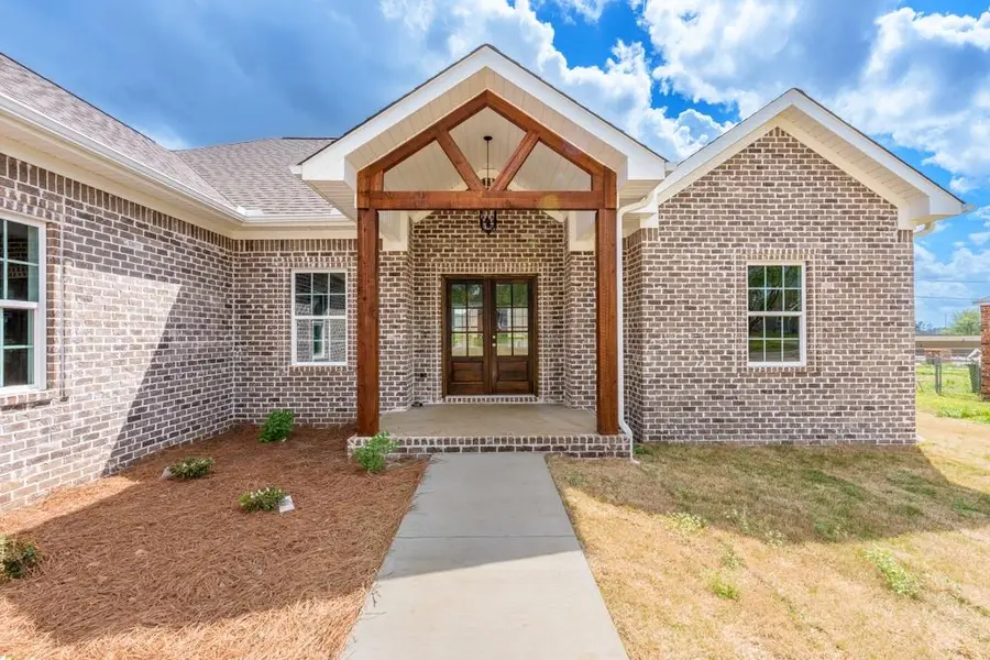 806 Grand Ave, Muscle Shoals, AL 35661 - #2