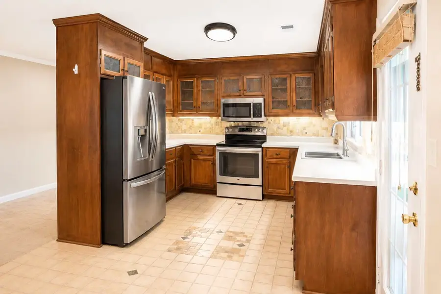 215 Oakview Cir, Killen, AL 35645 - #3
