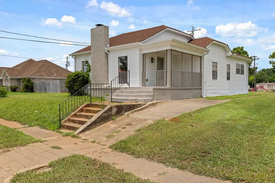 104 W Hollywood Ave, Muscle Shoals, AL 35661 - #2