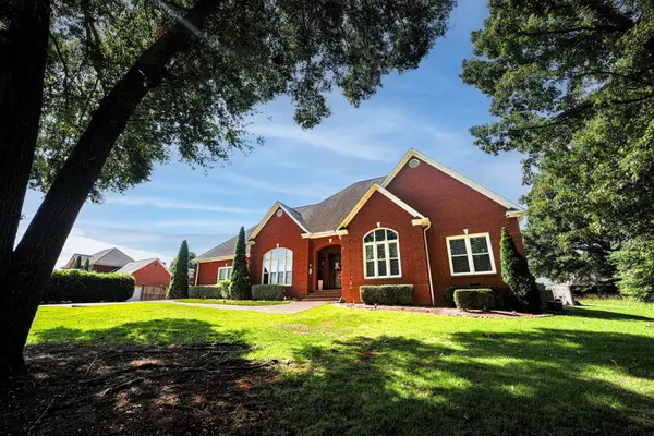 930 Kensington Pl, Tuscumbia, AL 35674