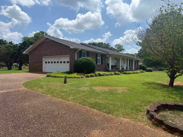 1012 Eastwood Dr, Tuscumbia, AL 35674