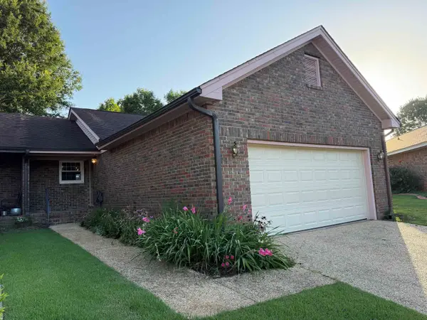 211 Allen Ct, Florence, AL 35630