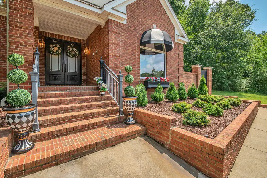 129 Wildwood Trl, Florence, AL 35630 - #2