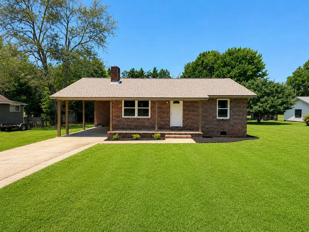 611 Church St, Rogersville, AL 35652 - #1