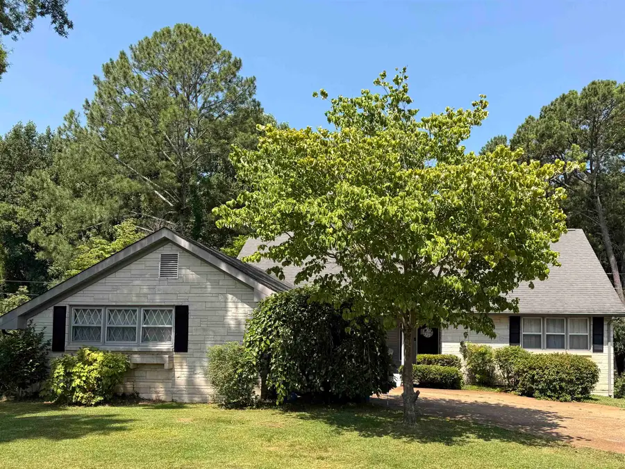 2817 Burleson St, Florence, AL 35633 - #3