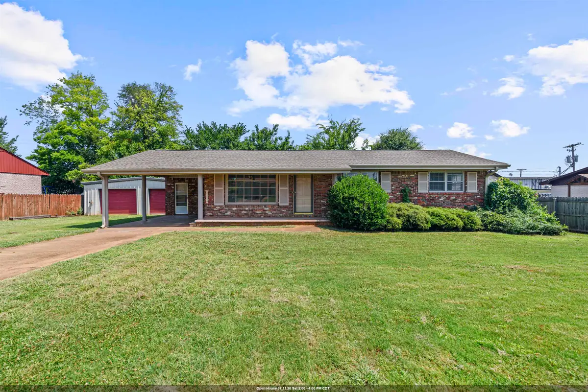 317 W State St, Muscle Shoals, AL 35661 - #1