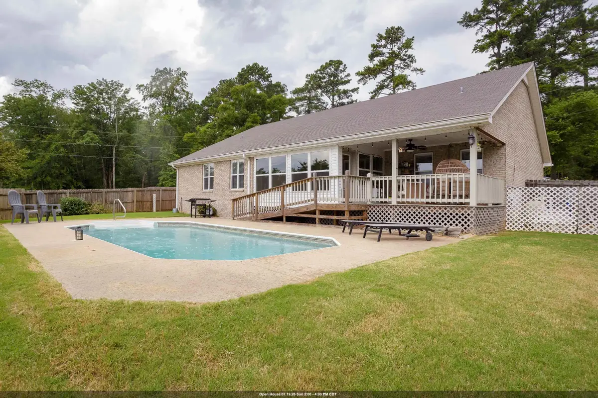 220 Riverhaven Dr, Muscle Shoals, AL 35661 - #1