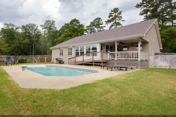 220 Riverhaven Dr, Muscle Shoals, AL 35661