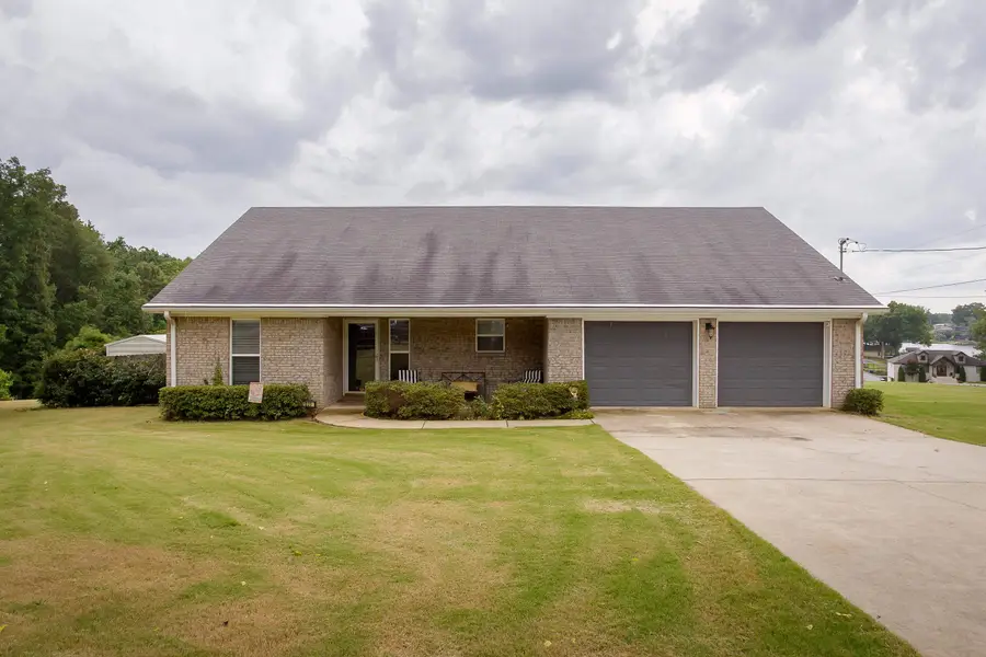 220 Riverhaven Dr, Muscle Shoals, AL 35661 - #2