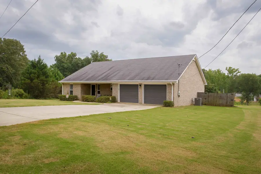 220 Riverhaven Dr, Muscle Shoals, AL 35661 - #3