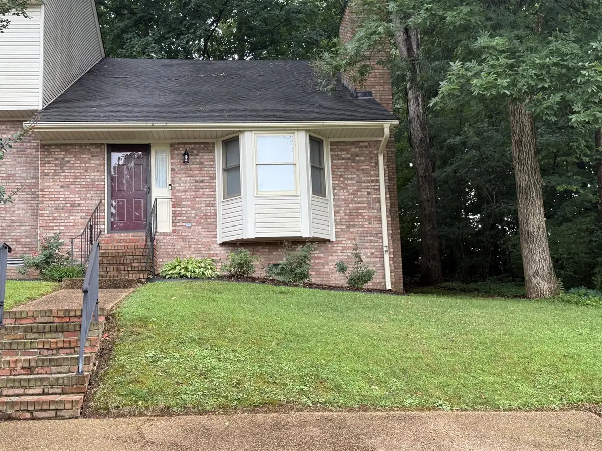 207 Hillsboro Cir, Florence, AL 35630 - #1