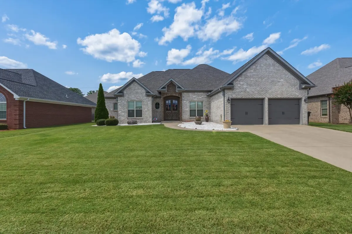 124 Aidan Ln, Muscle Shoals, AL 35661 - #1