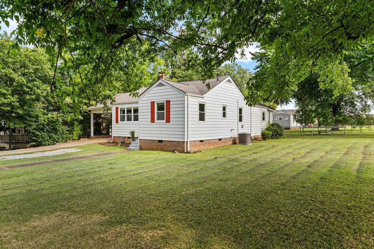 800 Ford Ave, Muscle Shoals, AL 35661 - #1
