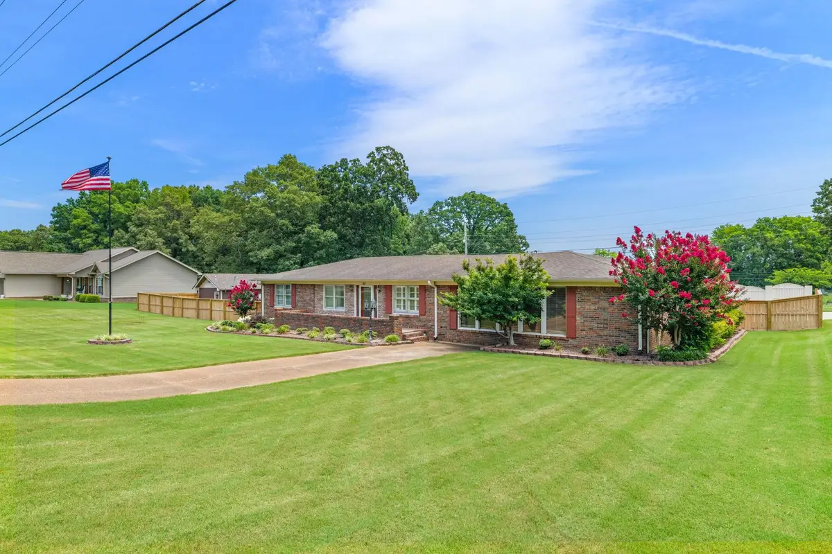 300 Tennessee River Dr, Muscle Shoals, AL 35661 - #1