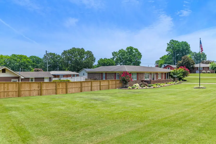300 Tennessee River Dr, Muscle Shoals, AL 35661 - #3