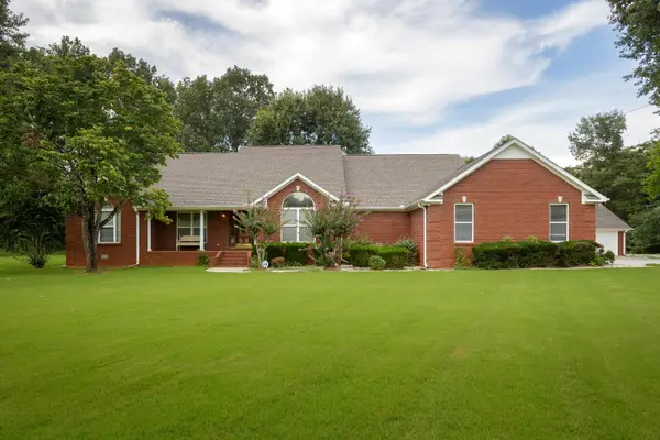 219 Oakview Dr, Rogersville, AL 35652