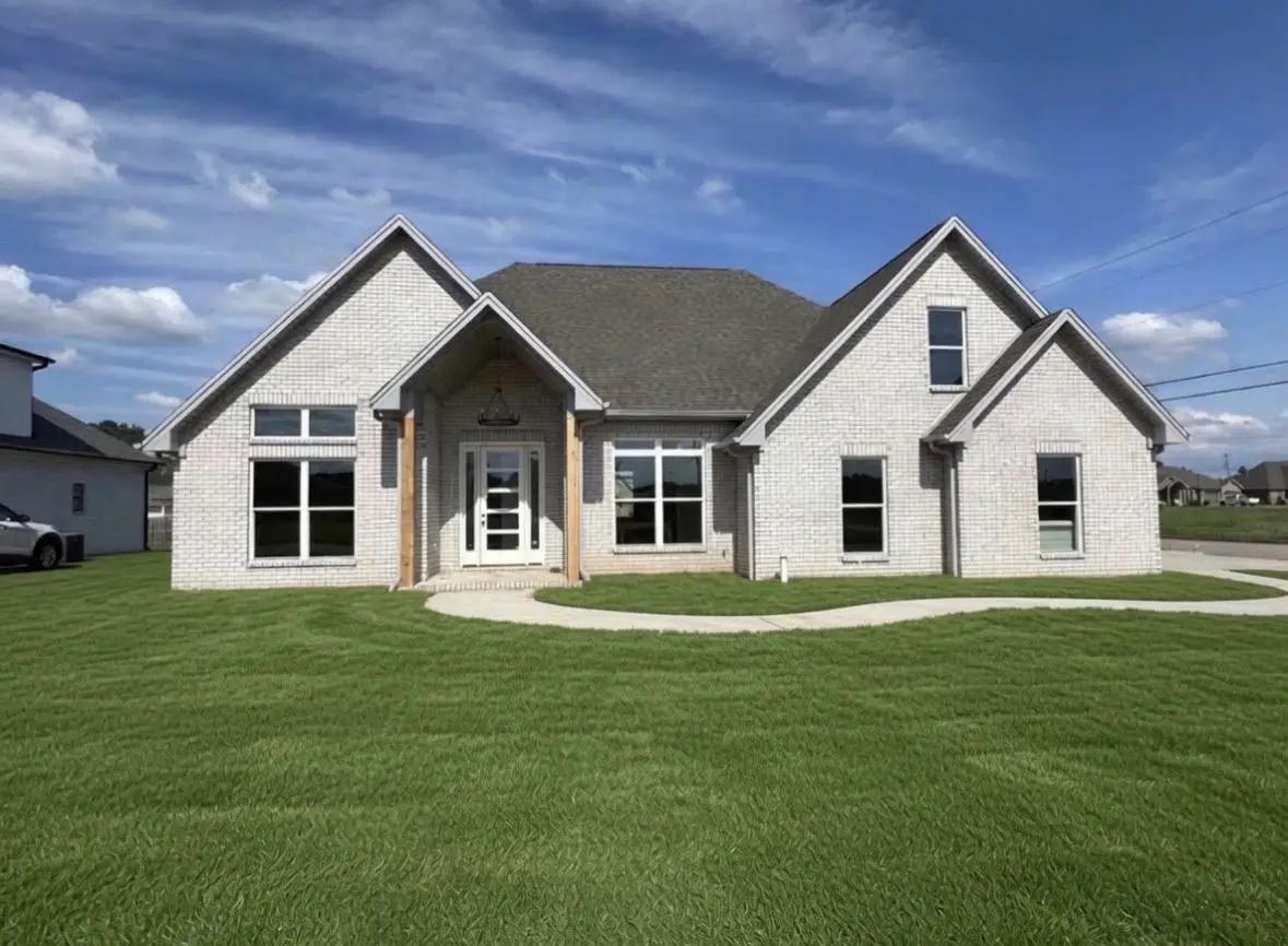 122 Mccallen Rd, Muscle Shoals, AL 35661 - #1
