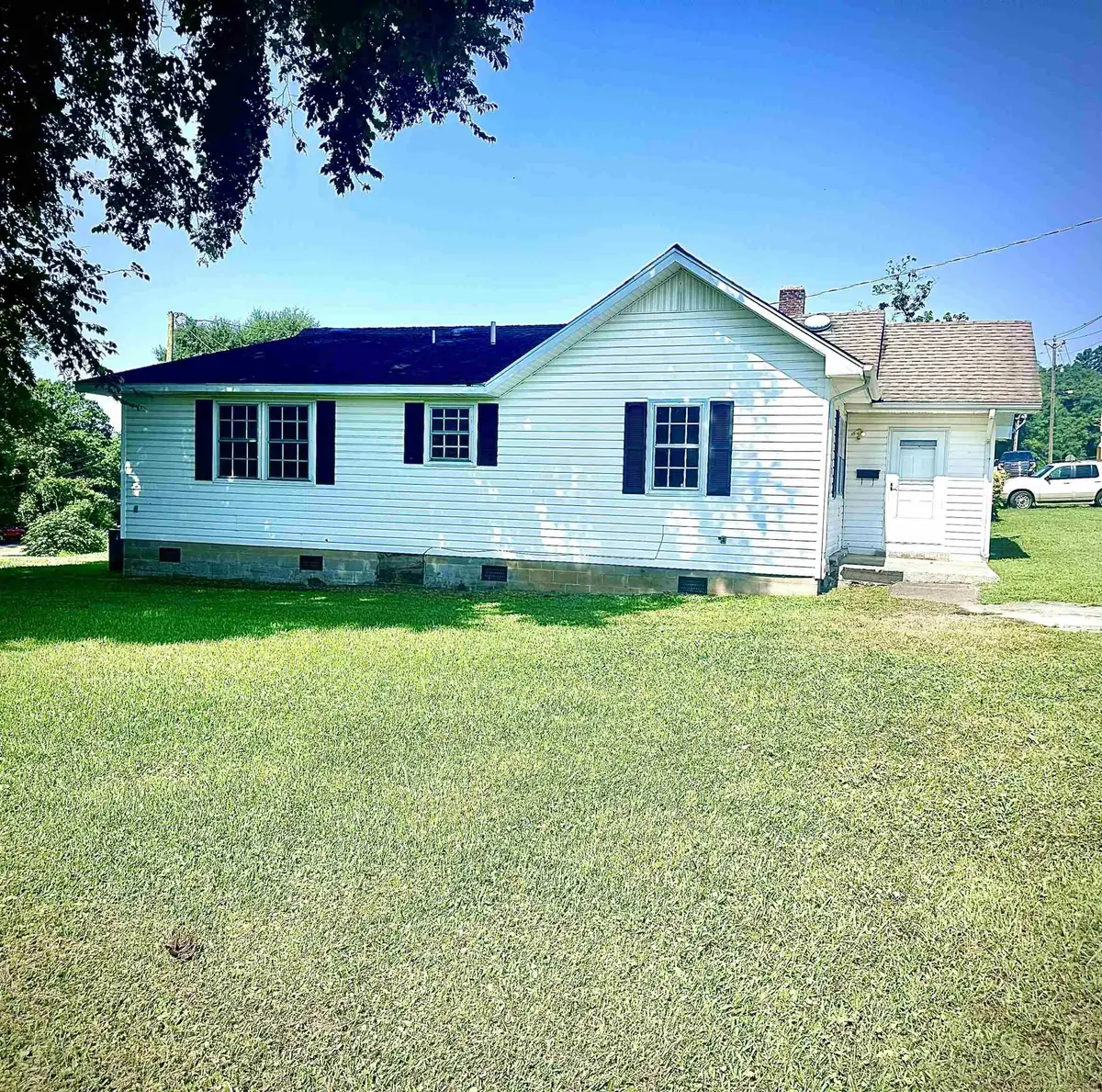 403 7th St, Tuscumbia, AL 35674 - #1