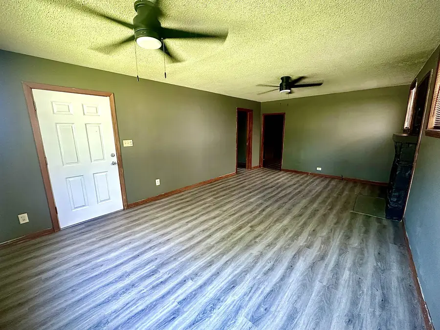 403 7th St, Tuscumbia, AL 35674 - #3