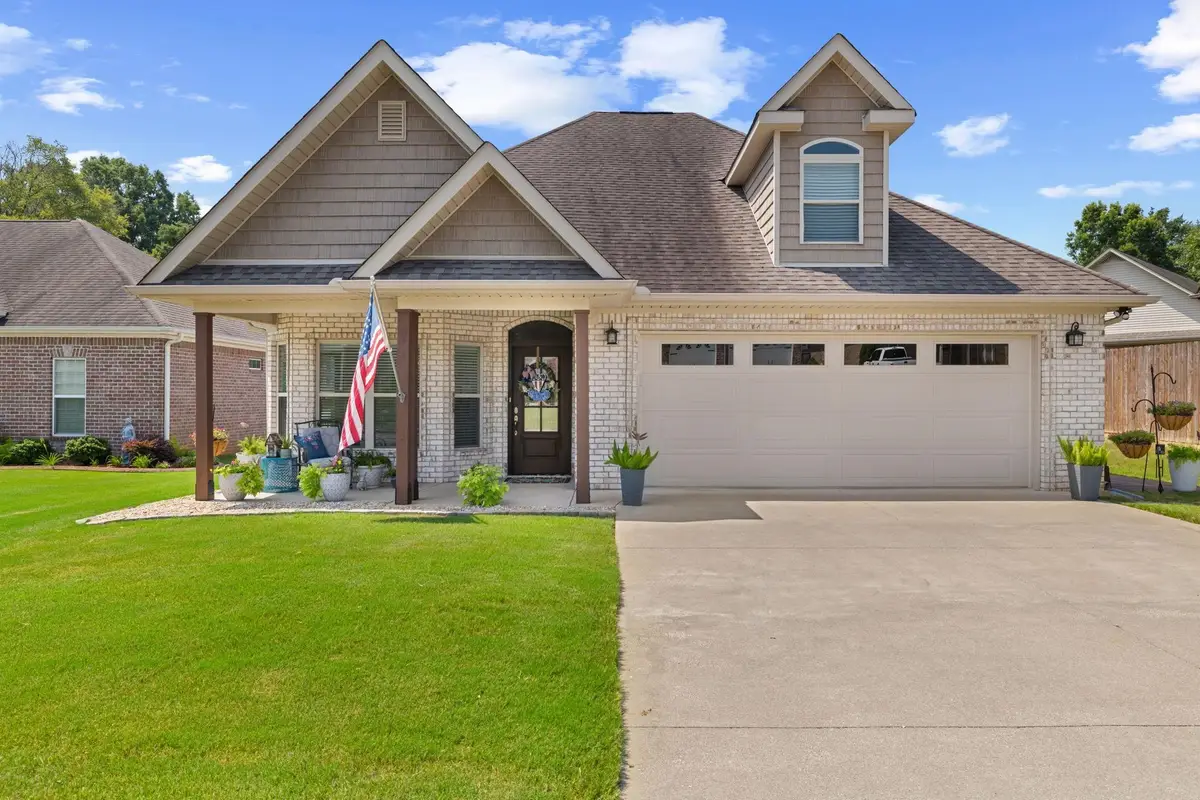 304 Andover Dr, Florence, AL 35633 - #1