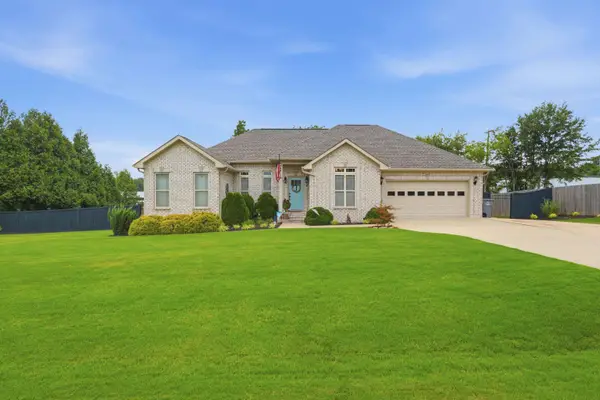 70 Villagewood Dr, Killen, AL 35645