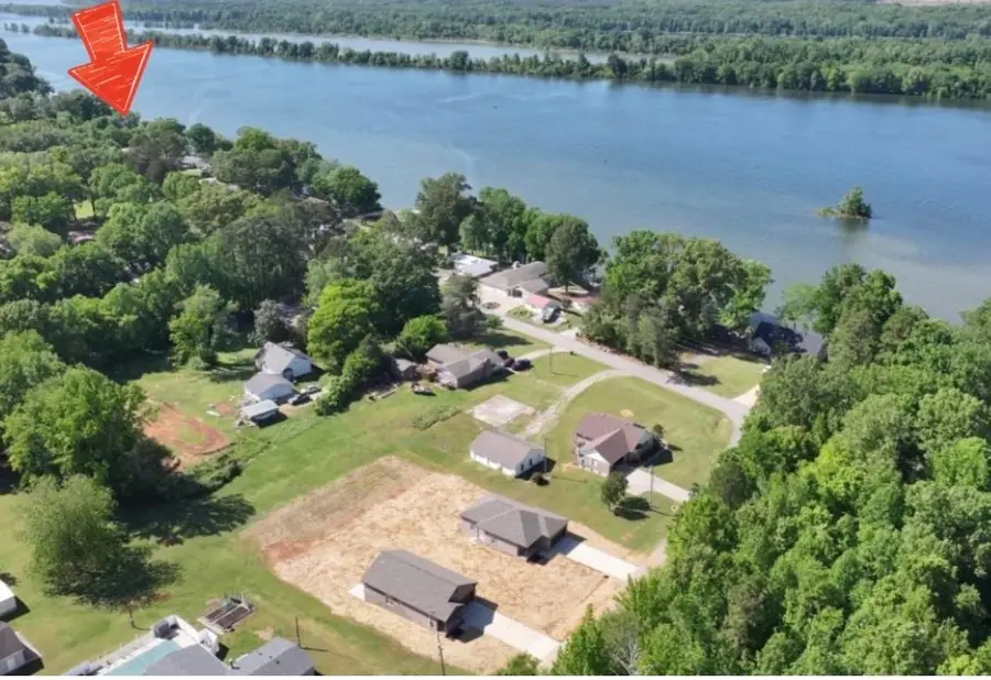 771 River Ln, Tuscumbia, AL 35674 - #3