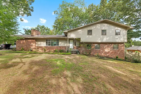 1818 Hermitage Dr, Florence, AL 35630