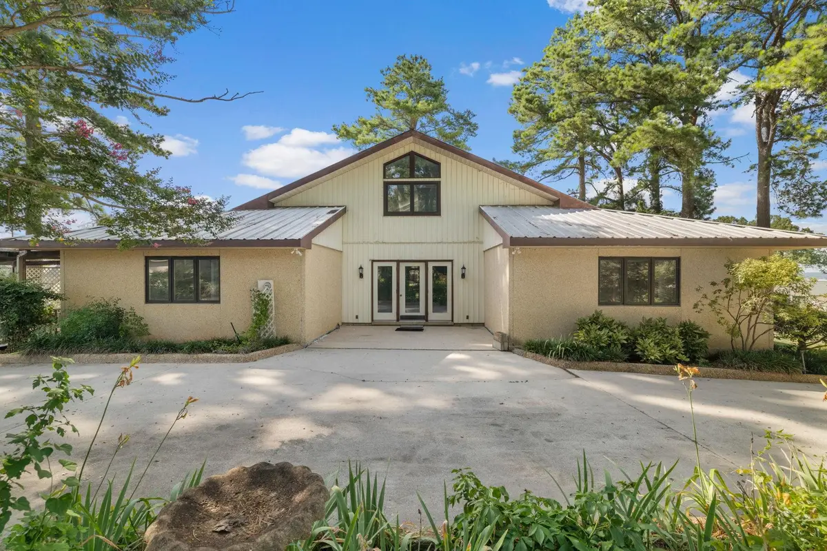 175 Bainbridge Cir, Muscle Shoals, AL 35660 - #1