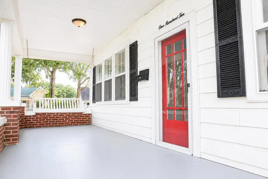 110 W 1st St, Tuscumbia, AL 35674 - #3