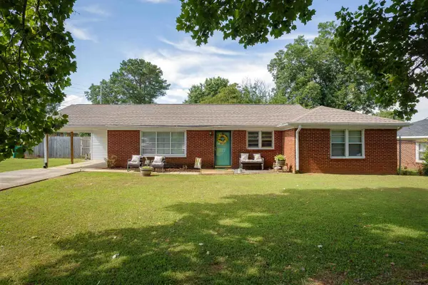 705 E Moore St, Tuscumbia, AL 35674